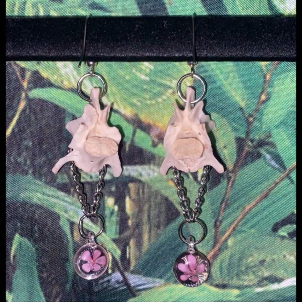 Real Possum Vertebrae Glass Flower 🌸 Charm Earrings - Picture 17 of 17